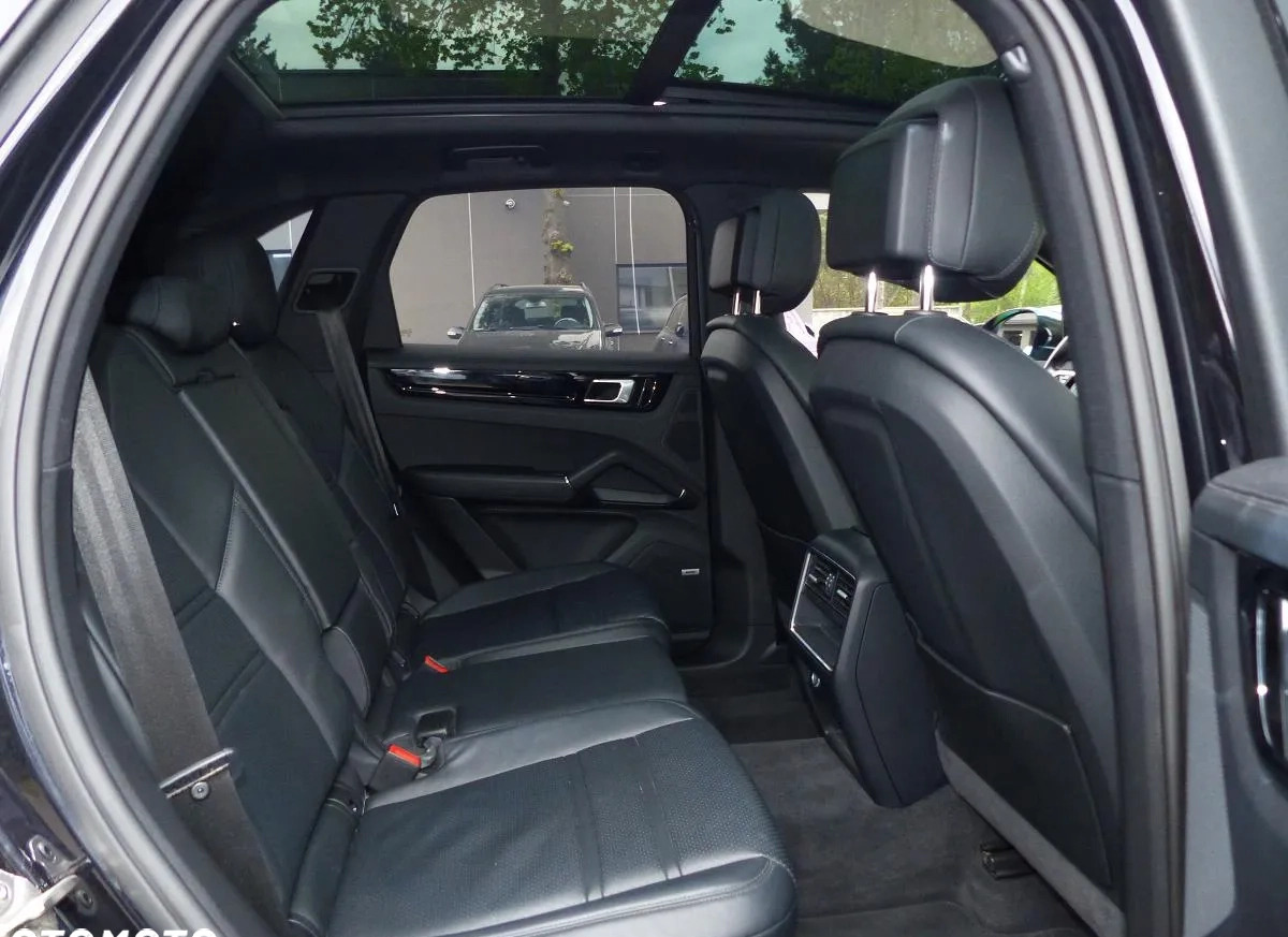 Porsche Cayenne cena 349900 przebieg: 35200, rok produkcji 2019 z Stęszew małe 191